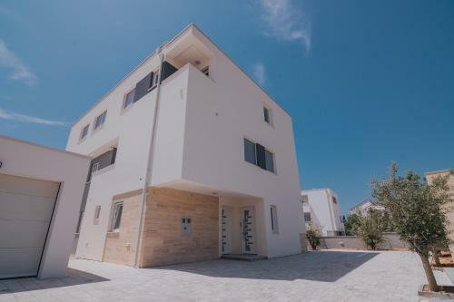 Apartments Pool Villa Aldura