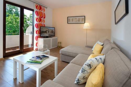 Apartment With Private Pool And Large Garden