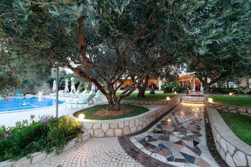 Aparthotel Resort Trcol