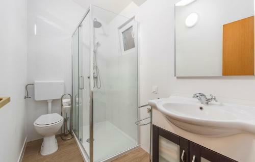 Hostal Apartment Complex Vetrina-shared Pool