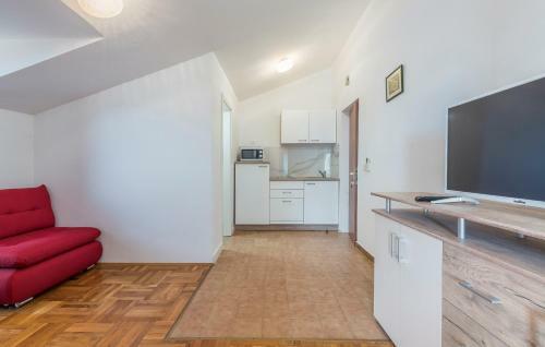 Hostal Apartment Complex Vetrina-shared Pool