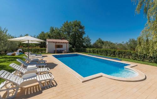 Hostal Apartment Complex Vetrina-shared Pool