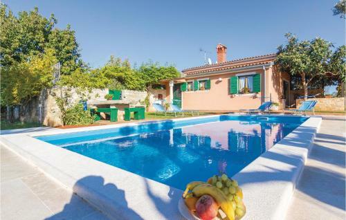 Two-bedroom Holiday Home In Novigrad