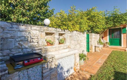 Two-bedroom Holiday Home In Novigrad