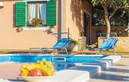 Two-bedroom Holiday Home In Novigrad
