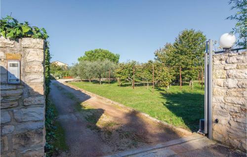 Two-bedroom Holiday Home In Novigrad