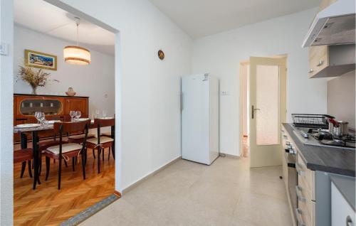 Nice Apartment In Novigrad With 3 Bedrooms