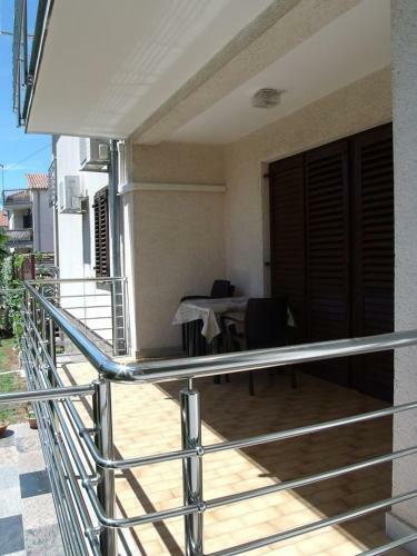 Studio Apartment In Novigrad With Balcony, Air Conditioning, Wifi (4926-2)