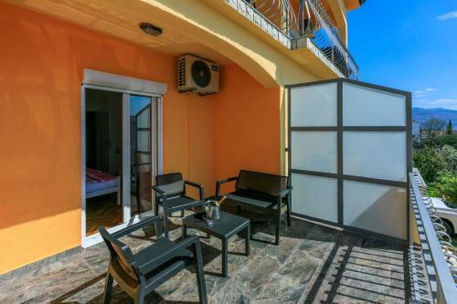 Apartments Leoalemar