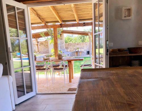 Renovated Stunning Stonevilla With Pool