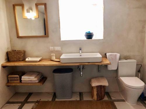 Renovated Stunning Stonevilla With Pool