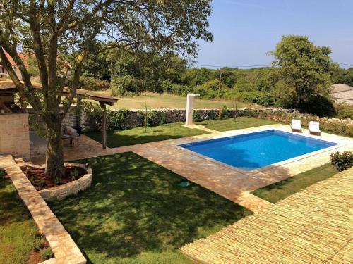 Renovated Stunning Stonevilla With Pool