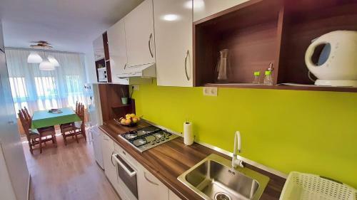 Town Center Apartment With Balcony
