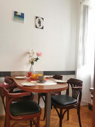 Villa Varglien, Apartment With Garden Place