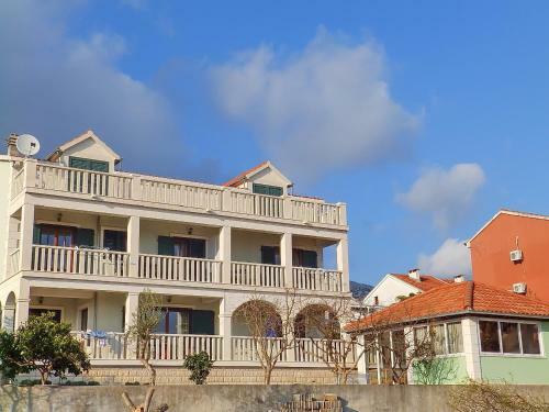 Apartments Sunny Side Orebi?