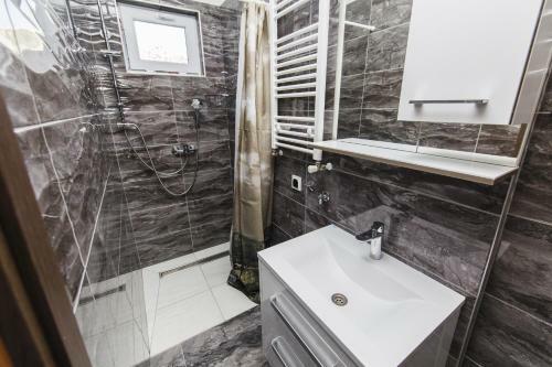 Holiday Home With Pool Mabelle