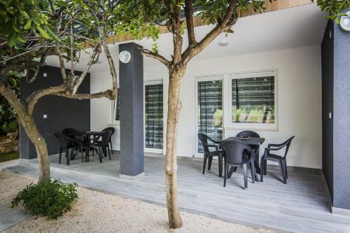Holiday Home With Pool Mabelle