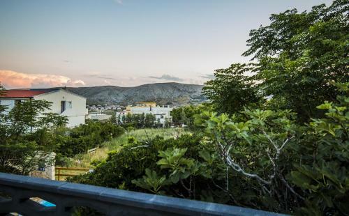 Holiday Home With Pool Mabelle