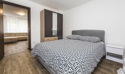 Holiday Home With Pool Mabelle