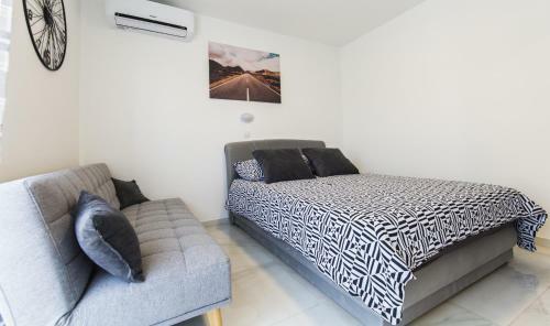 Holiday Home With Pool Mabelle