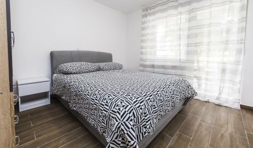 Holiday Home With Pool Mabelle