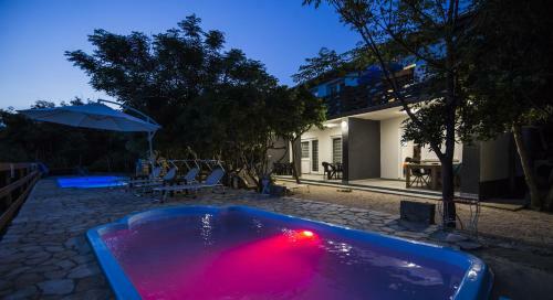 Holiday Home With Pool Mabelle