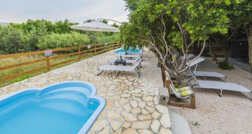 Holiday Home With Pool Mabelle