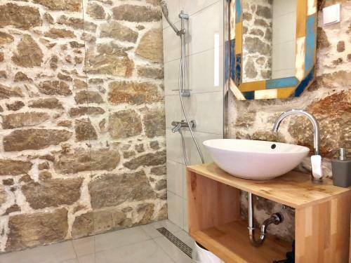 Mulberry Stone House By Pinch