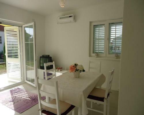 Apartments Mirjana - With Parking