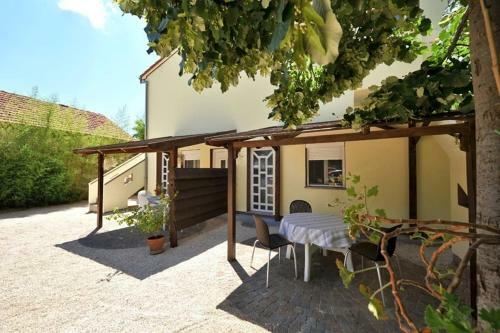 Apartment In Pako?tane With Terrace, Wifi (4899-5)