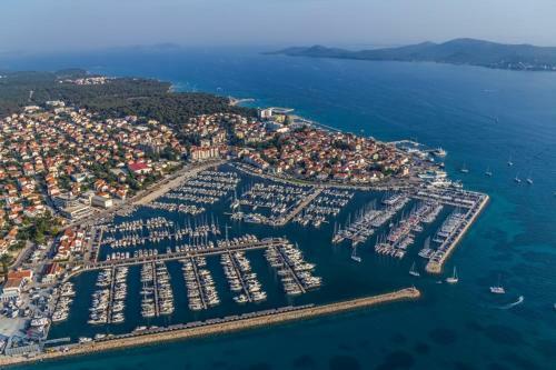 Apartment In Pako?tane With Terrace, Wifi (4899-5)