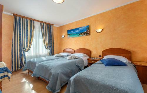 Hostal Apartments And Rooms Laura