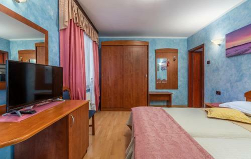 Hostal Apartments And Rooms Laura