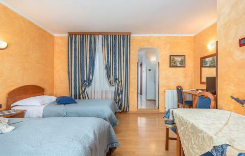 Hostal Apartments And Rooms Laura