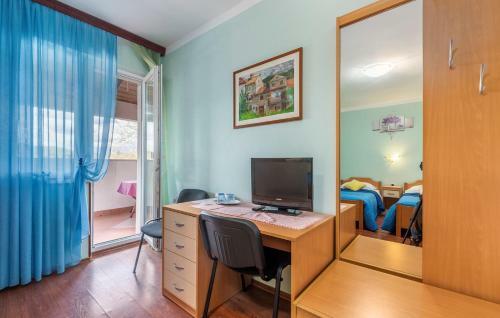 Hostal Apartments And Rooms Laura