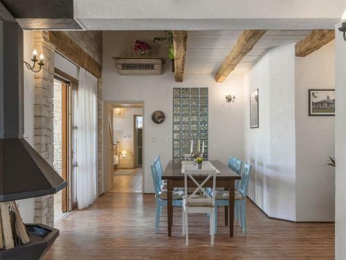Charming Stone Villa For 14 People, With Pool And Jacuzzi, In Central Istria