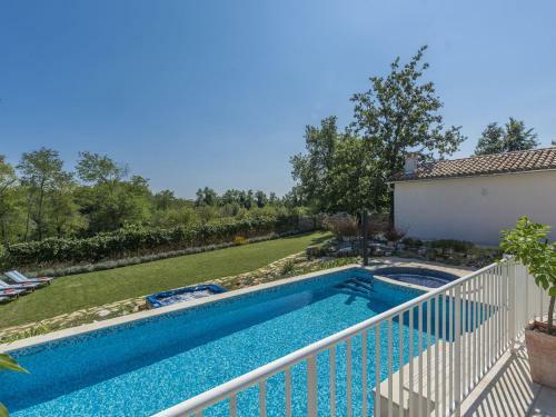 Charming Stone Villa For 14 People, With Pool And Jacuzzi, In Central Istria