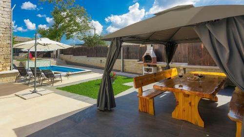 Hostal Beautiful Istrian Villa Patrick With A Pool