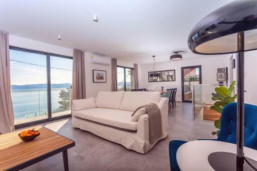 New! Villa Perla Blu With 4 Bedrooms, Heated Pool, Jacuzzi, 50m From Beach