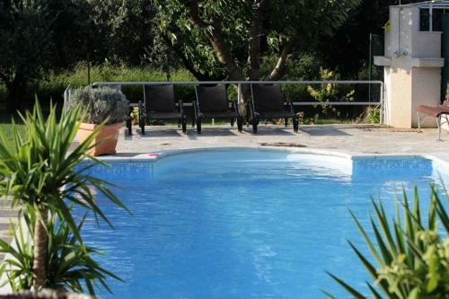Apartment With Pool