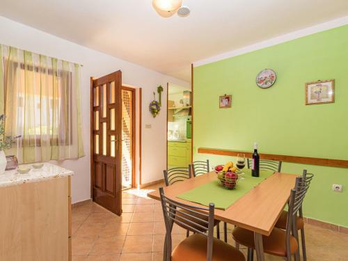 Holiday Home Kate - Ipc153