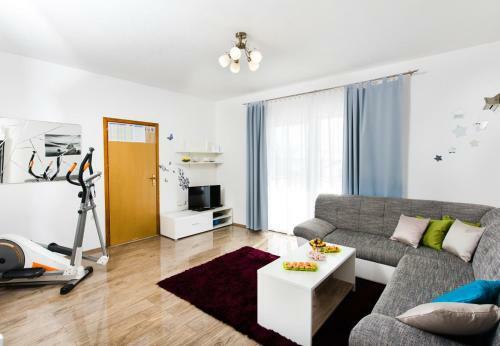 Apartment Mariska - Swimming Pool