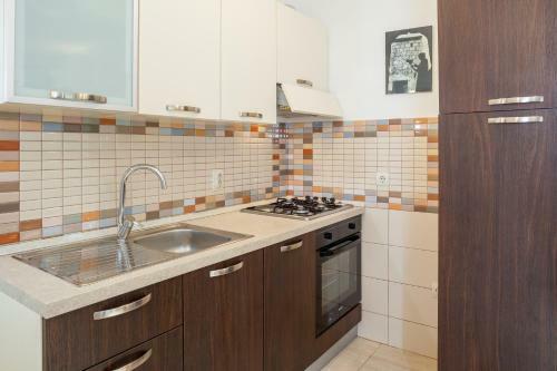 Apartments Leut