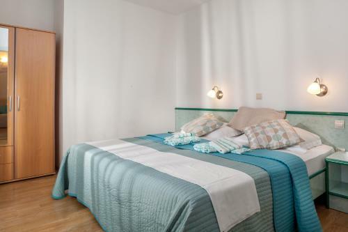 Apartments Leut