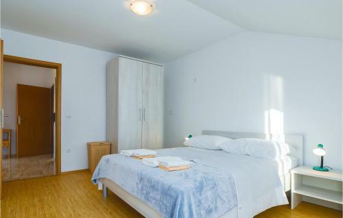 Two-bedroom Apartment In Podstrana