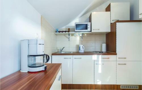 Two-bedroom Apartment In Podstrana