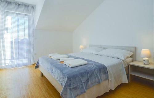 Two-bedroom Apartment In Podstrana