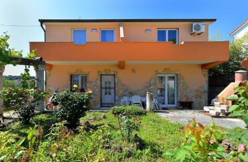 Apartments Mara 1838