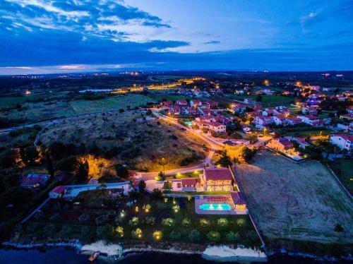 Villa With 6 Bedrooms In Pomer With Private Pool And Wifi