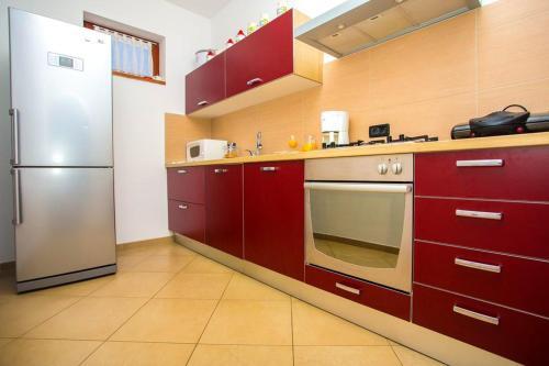 Villa With 6 Bedrooms In Pomer With Private Pool And Wifi